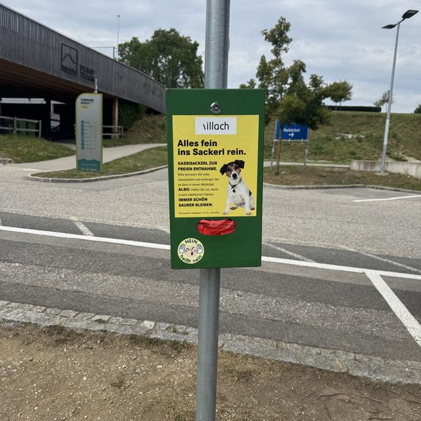 Villach, Carinzia — Sacchetti per le deiezioni canine: una buona pratica